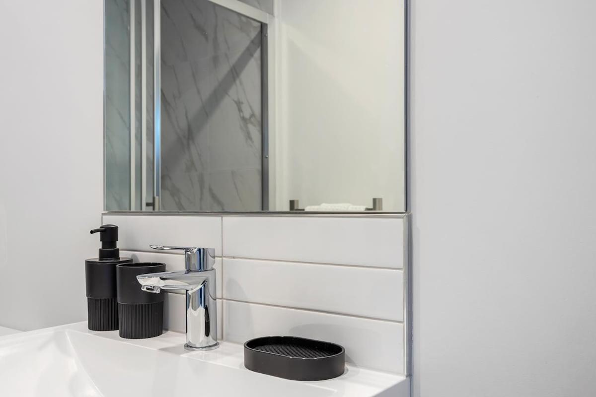 Serene Spaces On Tuam - 2 Bedroom Apartment Christchurch Extérieur photo