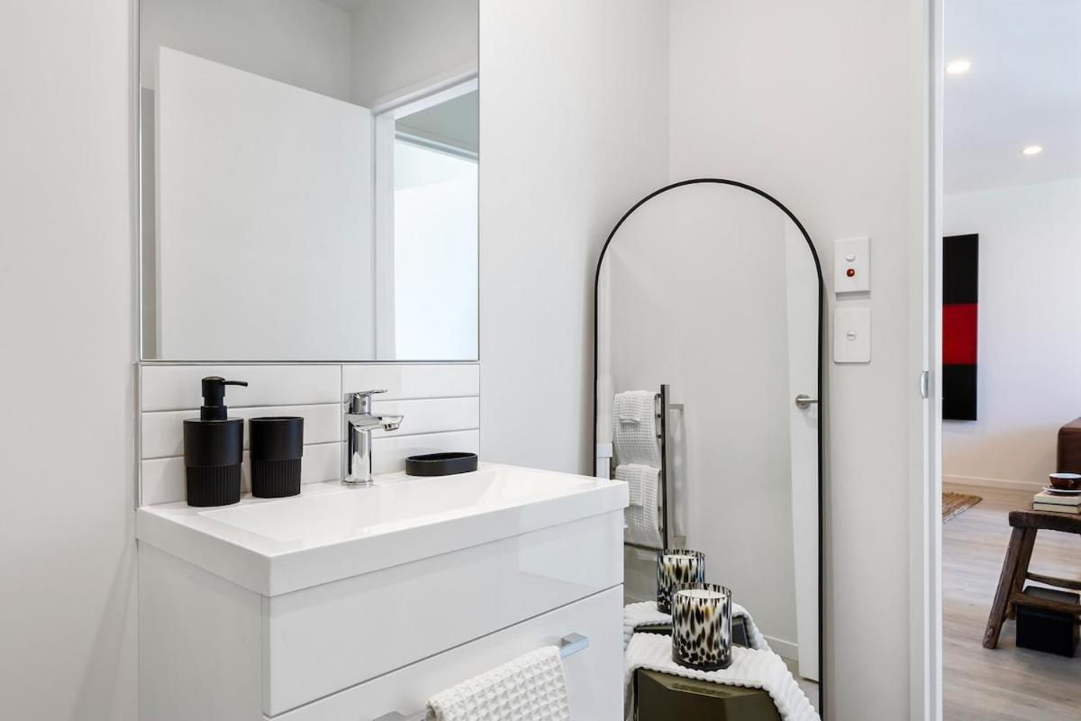 Serene Spaces On Tuam - 2 Bedroom Apartment Christchurch Extérieur photo