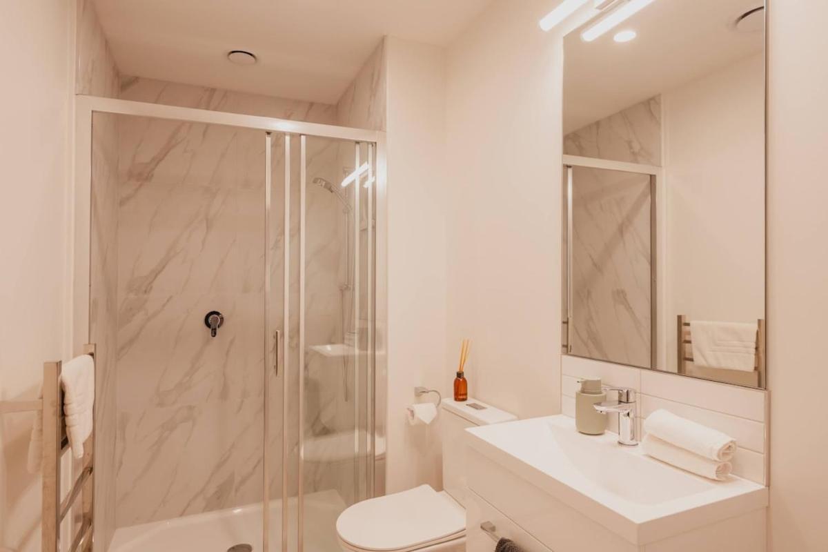 Serene Spaces On Tuam - 2 Bedroom Apartment Christchurch Extérieur photo
